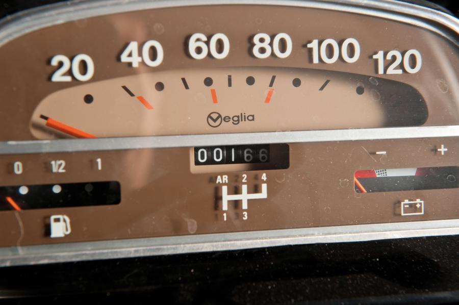  Citroen 2CV6 Charleston 1991 года  (фото 4 из 8)